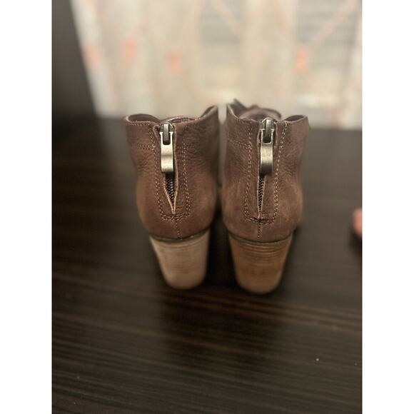 Eastland Brown Leather Booties Boots Heel Womens Shoes Size 6.5 M Victoria - Picture 3 of 4